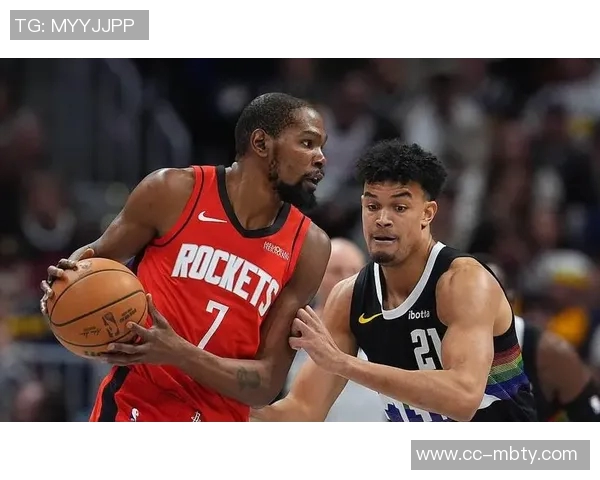 火箭备战雷霆杜兰特申京贾巴里同框训练照引发球迷热议 火箭备战雷霆杜兰特申京贾巴里同框训练照引发球迷热议